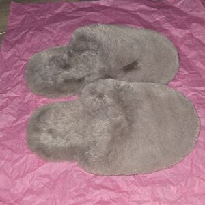 Fur slippers